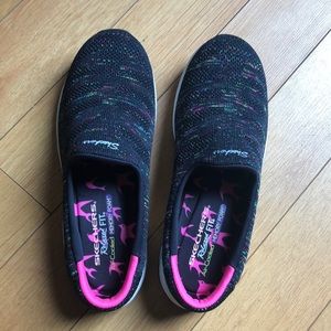 Skechers size 8 Knitastic shoes